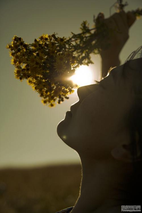 The girl in sunset with flowers
061324dcqkx6buxuzrqwce.jpg

File Size (KB): 55.04 KB
Last Modified: November 28 2020 17:20:05
