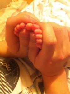Tiny babe feet